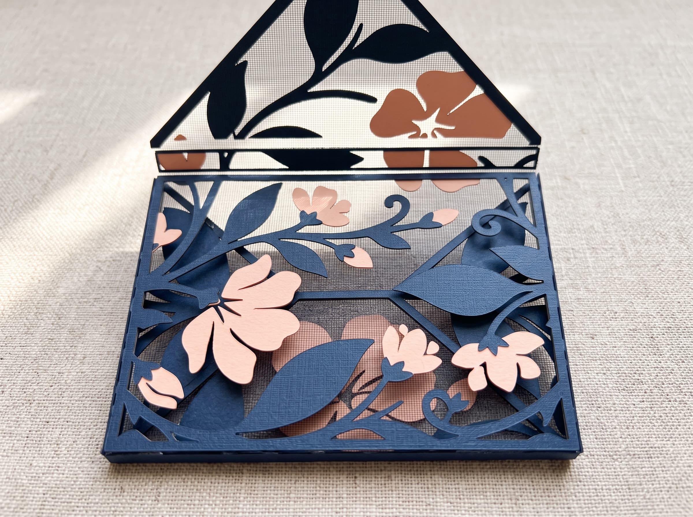 Flor de Pessegueiro & Azul Noturno — Aberto